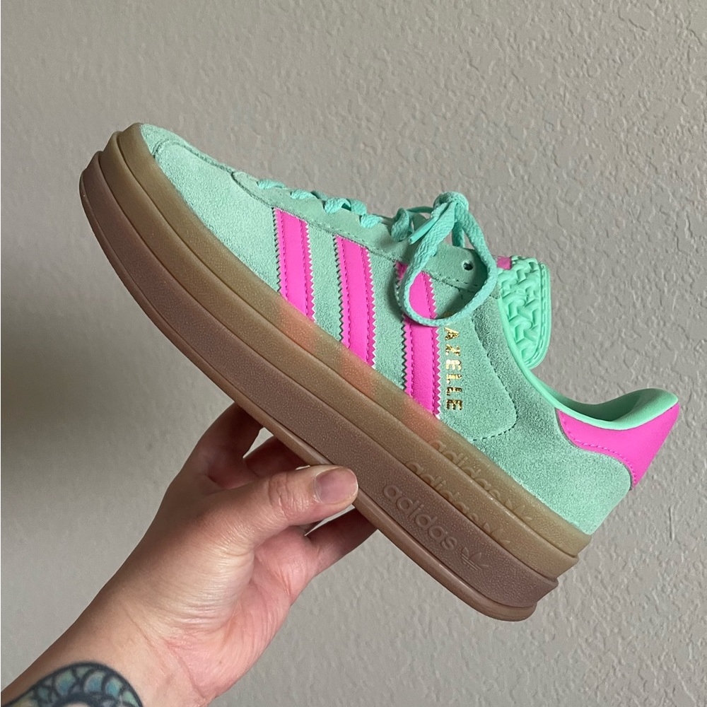 SIZE 5 WOMENS ADIDAS GAZELLE BOLD PULSE MINT SCREAMING PINK
